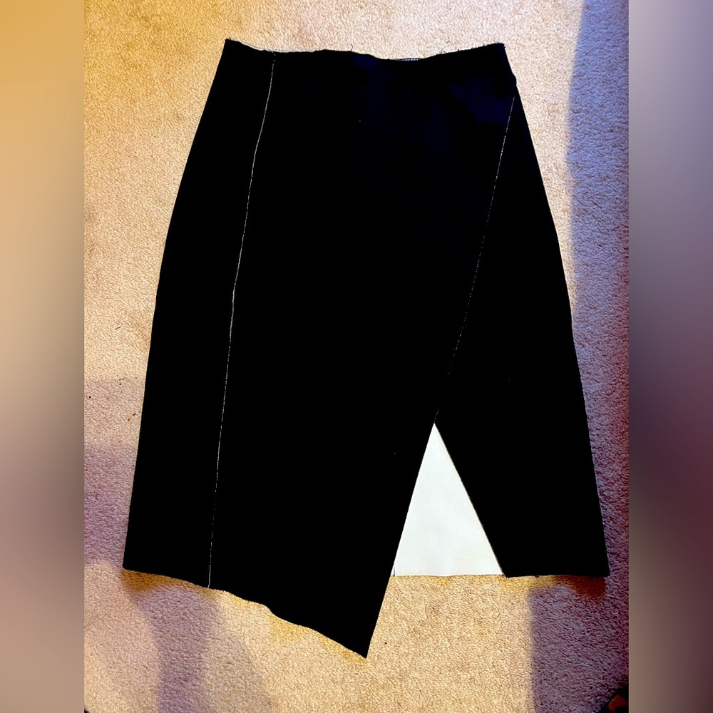 Country Road black knit skirt w/ asymmetrical hem and front slit